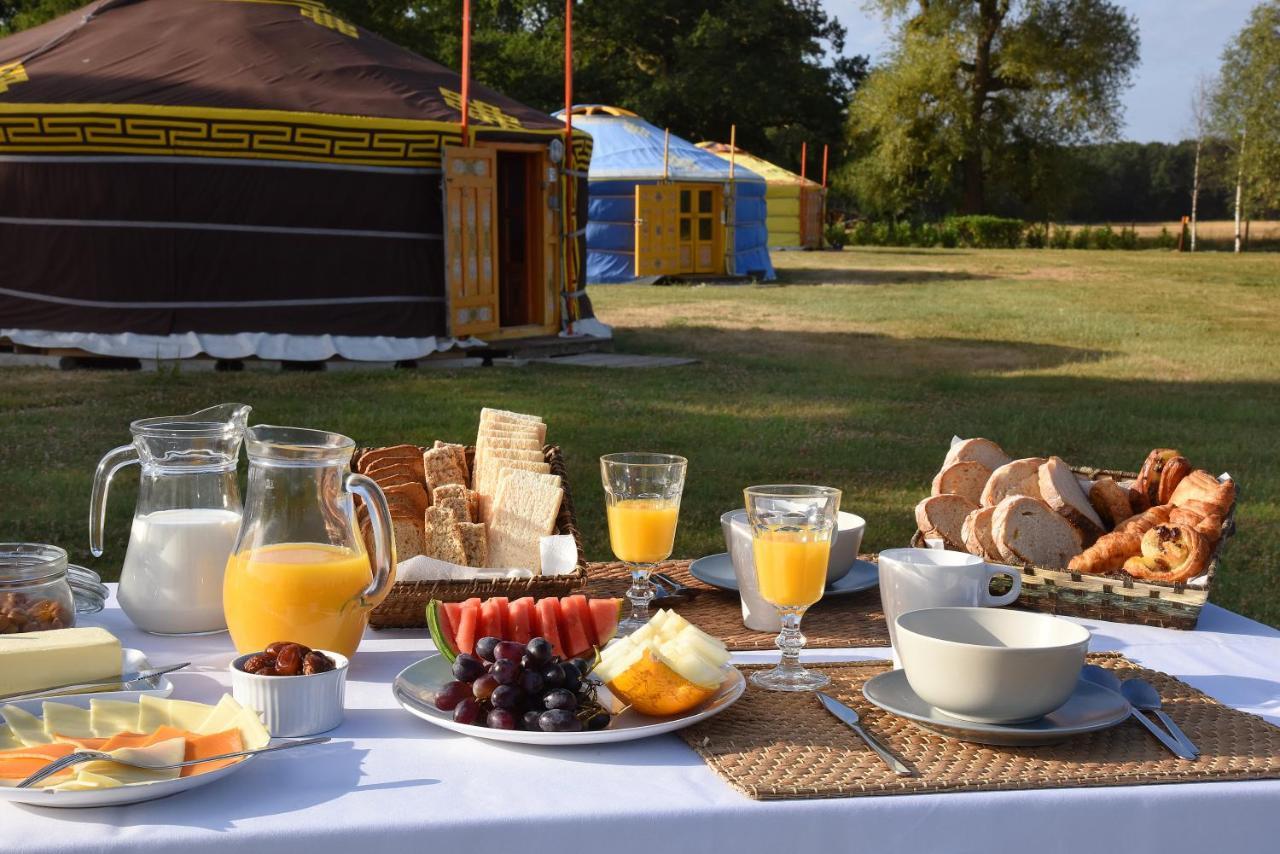 Yourte Nomade-Lodge Les Ecrennes Ngoại thất bức ảnh
